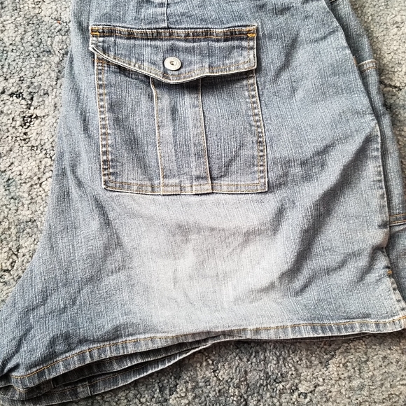 Denim shorts with pockets. Size 22W - Picture 3 of 3